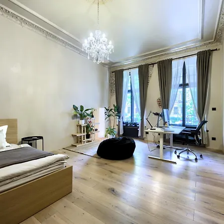 Cosy And Stylish - Odyssey Flat *